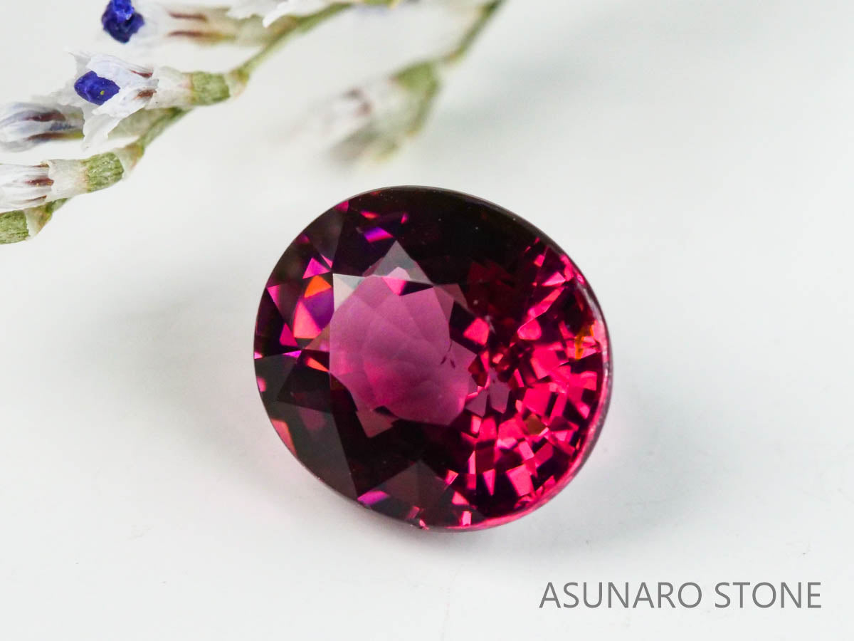 グレープガーネット ブラジル産  オーバルカット　 1.62ct【221206-1297】