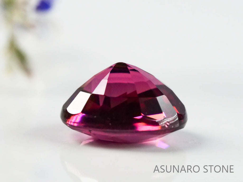 グレープガーネット ブラジル産  オーバルカット　 1.62ct【221206-1297】