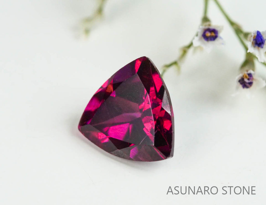 グレープガーネット ブラジル産  トリリアントカット　 0.98ct【221206-1302】