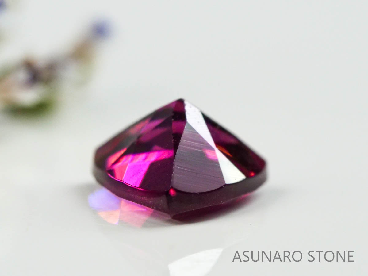 グレープガーネット ブラジル産  トリリアントカット　 0.98ct【221206-1302】