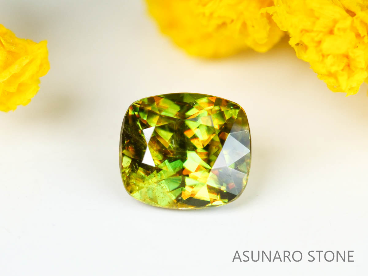 カラーチェンジスフェーン　クッションカット　パキスタン産　0.52ct　【221216-1305】