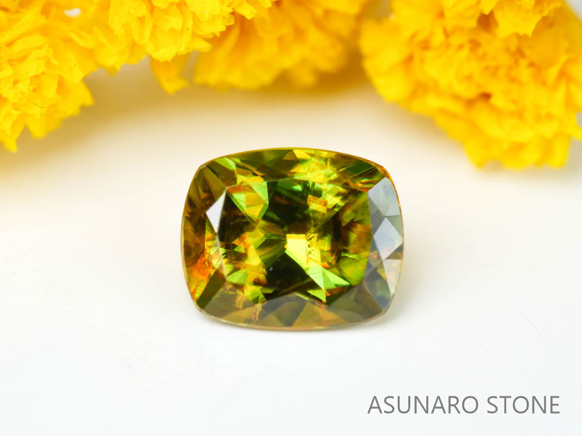 カラーチェンジスフェーン　クッションカット　パキスタン産　0.45ct　【221216-1306】