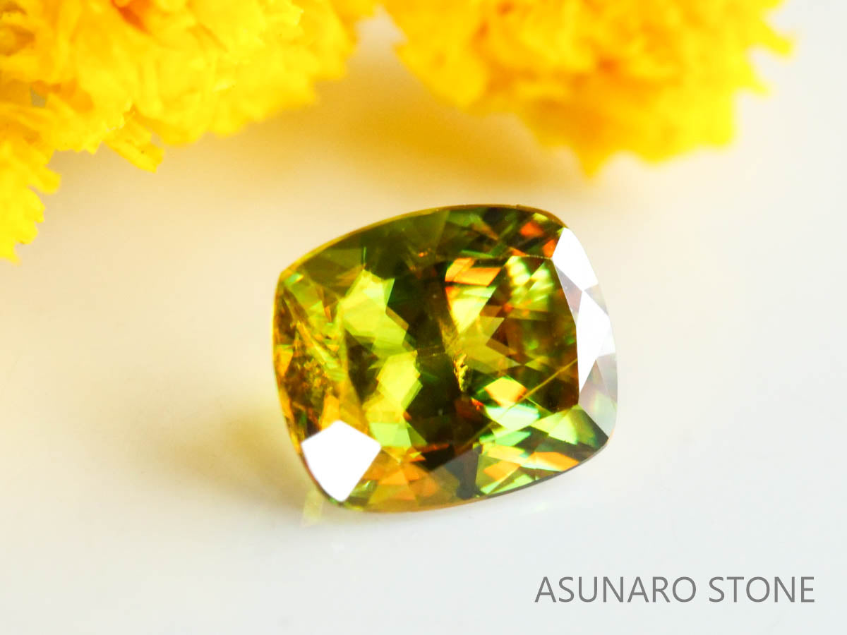 カラーチェンジスフェーン　クッションカット　パキスタン産　0.45ct　【221216-1306】