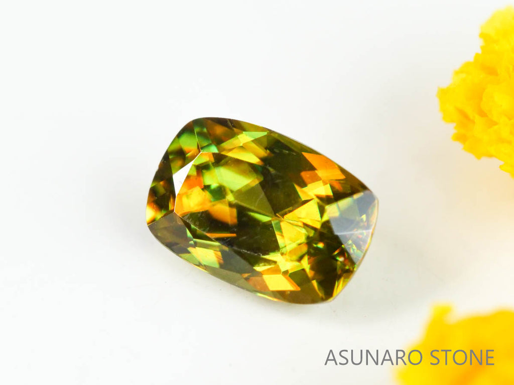 カラーチェンジスフェーン　クッションカット　パキスタン産　0.53ct　【221216-1307】