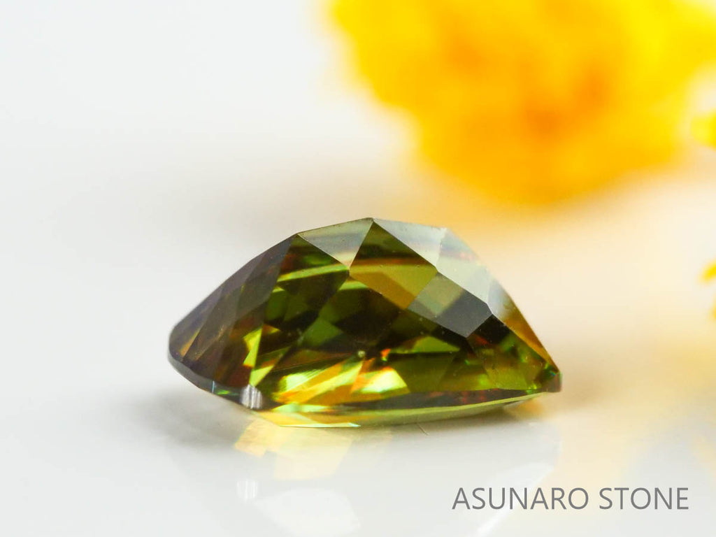 カラーチェンジスフェーン　クッションカット　パキスタン産　0.53ct　【221216-1307】