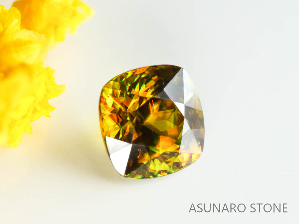 カラーチェンジスフェーン　クッションカット　パキスタン産　0.90ct　【221216-1308】