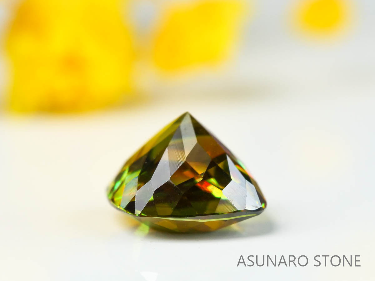 カラーチェンジスフェーン　クッションカット　パキスタン産　0.90ct　【221216-1308】