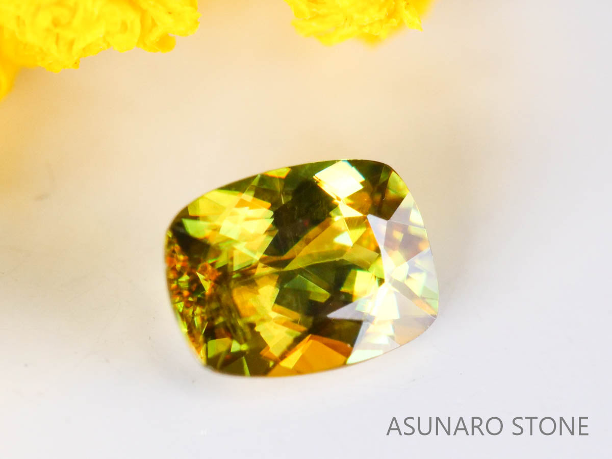 カラーチェンジスフェーン　クッションカット　パキスタン産　0.44ct　【221216-1310】