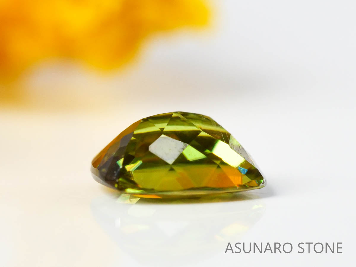 カラーチェンジスフェーン　クッションカット　パキスタン産　0.44ct　【221216-1310】