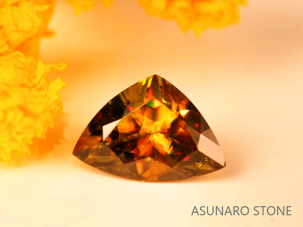 カラーチェンジスフェーン　トリリアントカット　パキスタン産　0.72ct　【221216-1312】