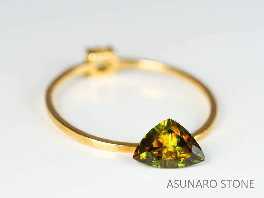 カラーチェンジスフェーン　トリリアントカット　パキスタン産　0.72ct　【221216-1312】