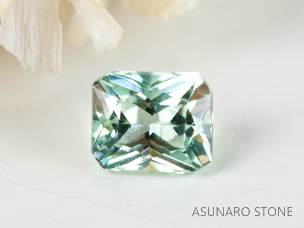 コーネルピン　エメラルドカット　タンザニア産   0.35ct【230116-1317】