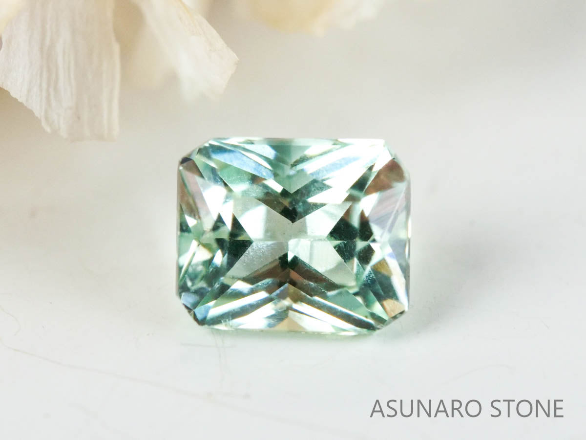 コーネルピン　エメラルドカット　タンザニア産   0.35ct【230116-1317】