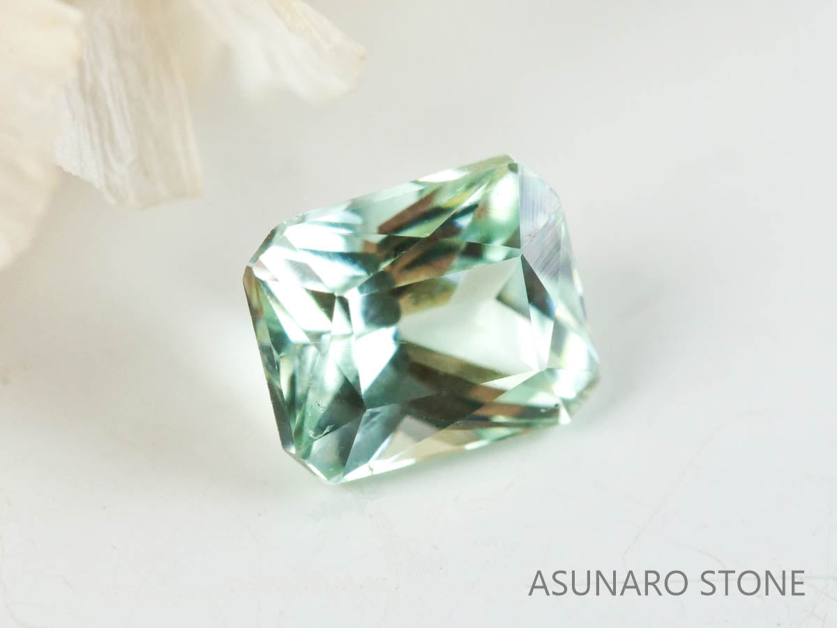 コーネルピン　エメラルドカット　タンザニア産   0.35ct【230116-1317】