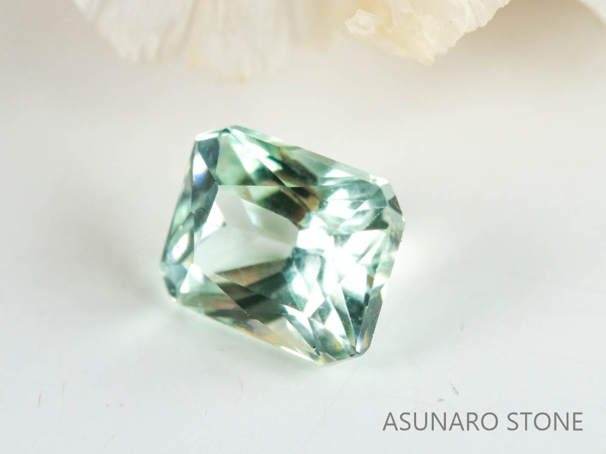 コーネルピン　エメラルドカット　タンザニア産   0.35ct【230116-1317】