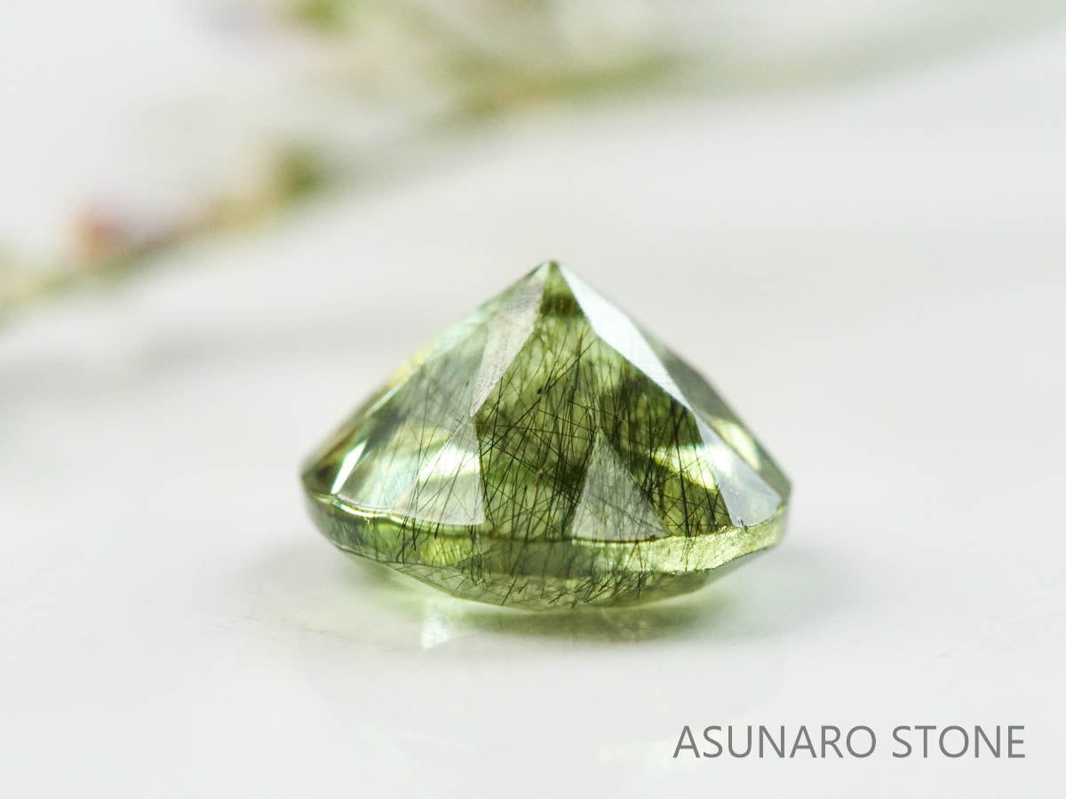ルドウィジャイトインペリドット（ルチルペリドット）　ラウンドカット　パキスタン産   0.73ct【221226-1337】