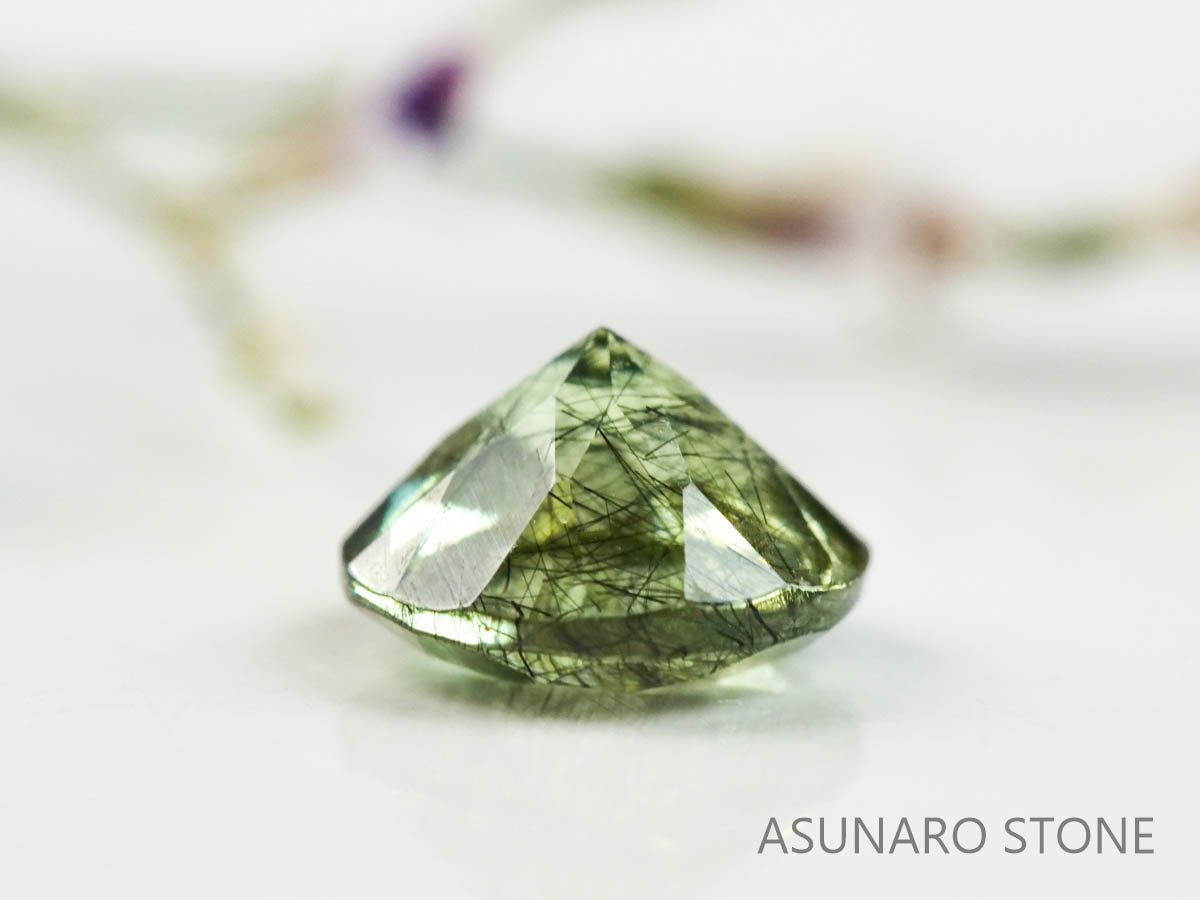 ルドウィジャイトインペリドット（ルチルペリドット）　ラウンドカット　パキスタン産   0.52ct【221226-1338】