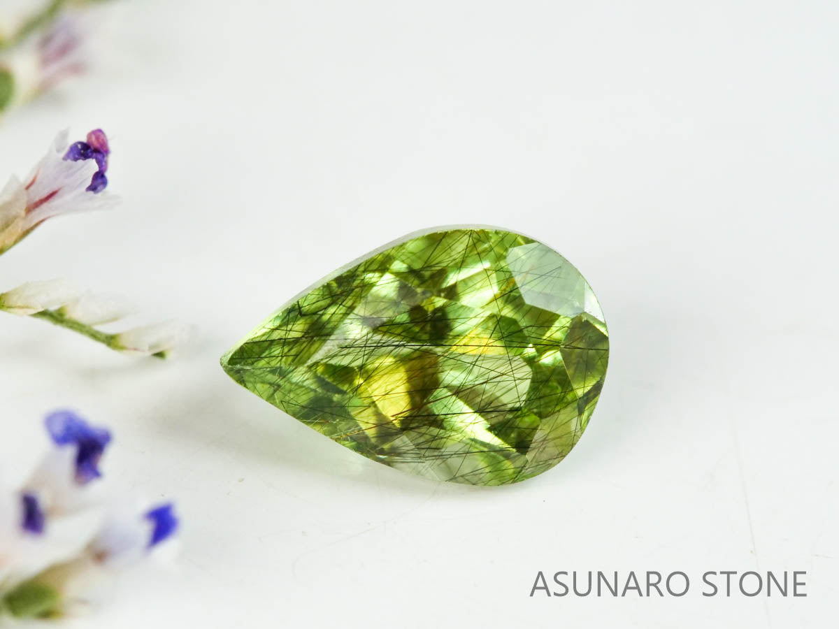 ルドウィジャイトインペリドット（ルチルペリドット）　ペアシェイプ　パキスタン産   0.78ct【221226-1339】