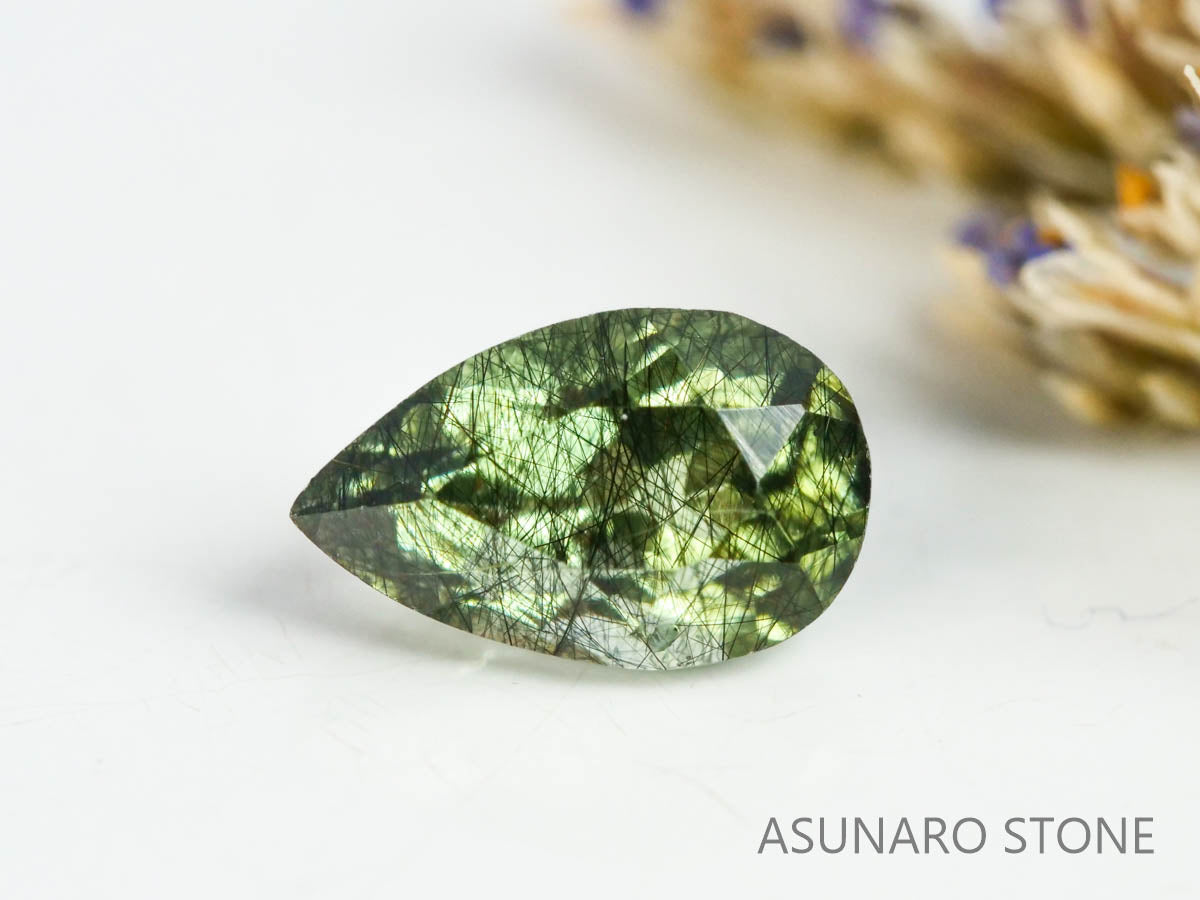 ルドウィジャイトインペリドット（ルチルペリドット）　ペアシェイプ　パキスタン産   0.45ct【221226-1340】