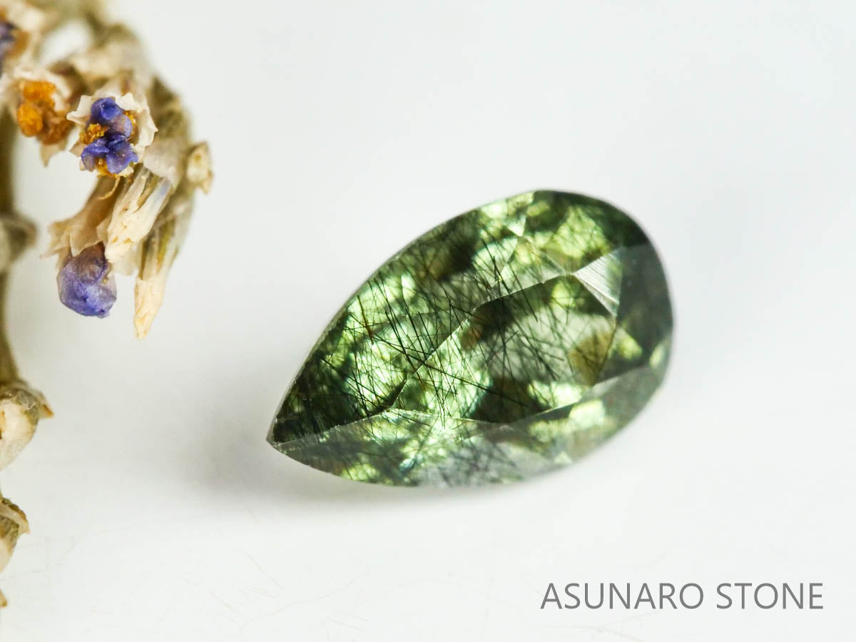 ルドウィジャイトインペリドット（ルチルペリドット）　ペアシェイプ　パキスタン産   0.45ct【221226-1340】