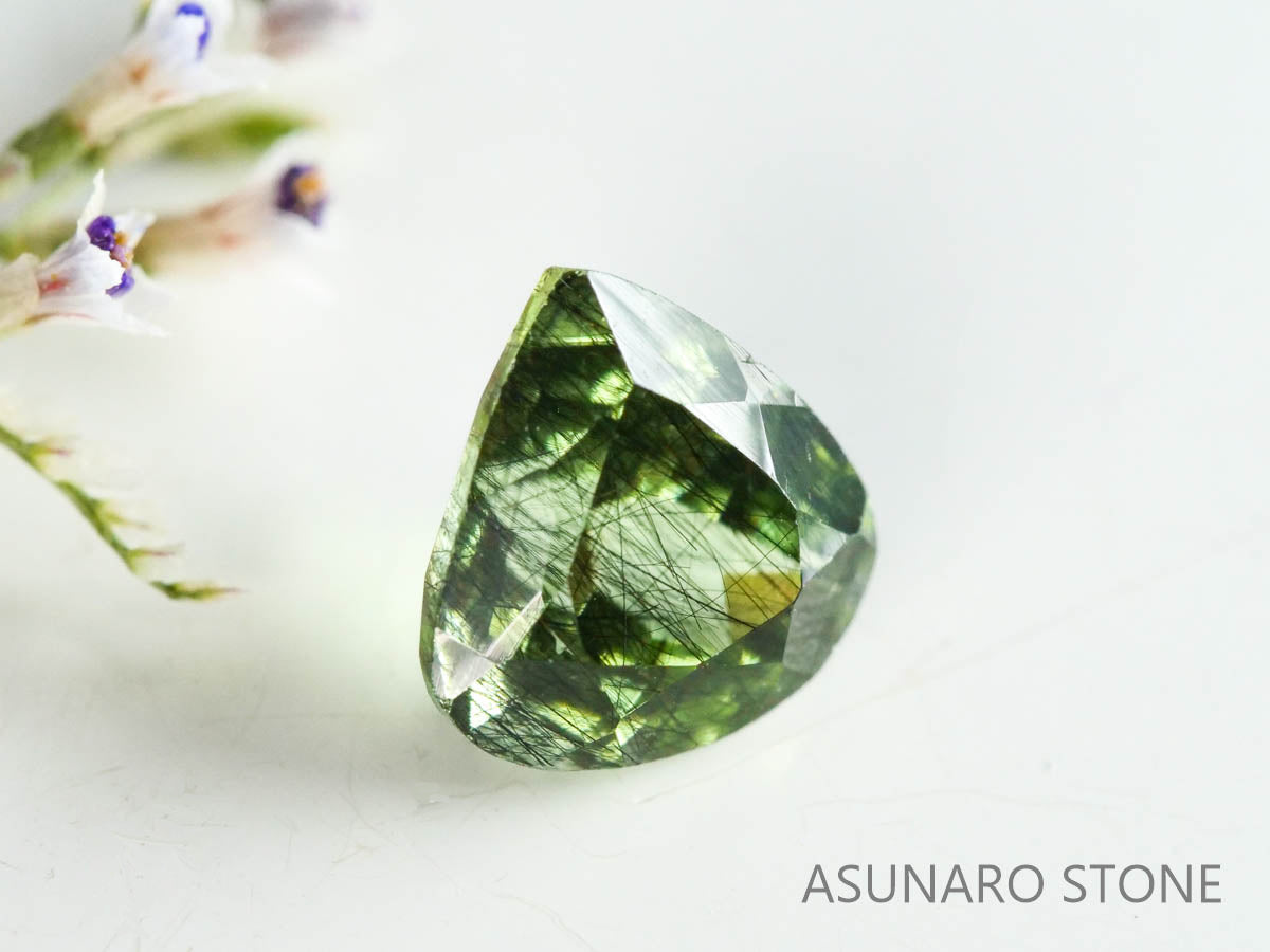 ルドウィジャイトインペリドット（ルチルペリドット）　マロンカット　パキスタン産   0.91ct【221226-1341】