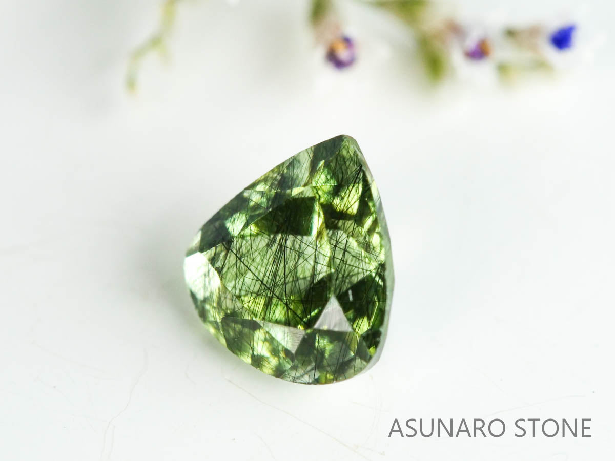 ルチルペリドット(ルドウィジャイトインペリドット) ルドウィジャイトインペリドット（ルチルペリドット） ペアシェイプ