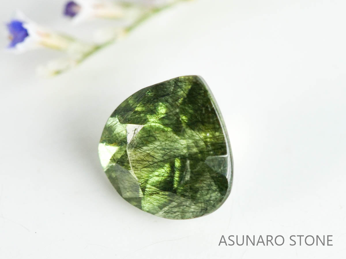 ルドウィジャイトインペリドット（ルチルペリドット）　マロンカット　パキスタン産   1.00ct【221226-1342】