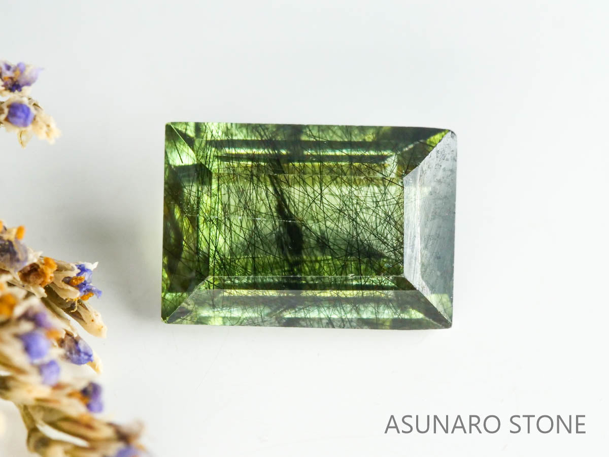 ルドウィジャイトインペリドット（ルチルペリドット）　スクエアカット　パキスタン産   1.90ct【221226-1343】