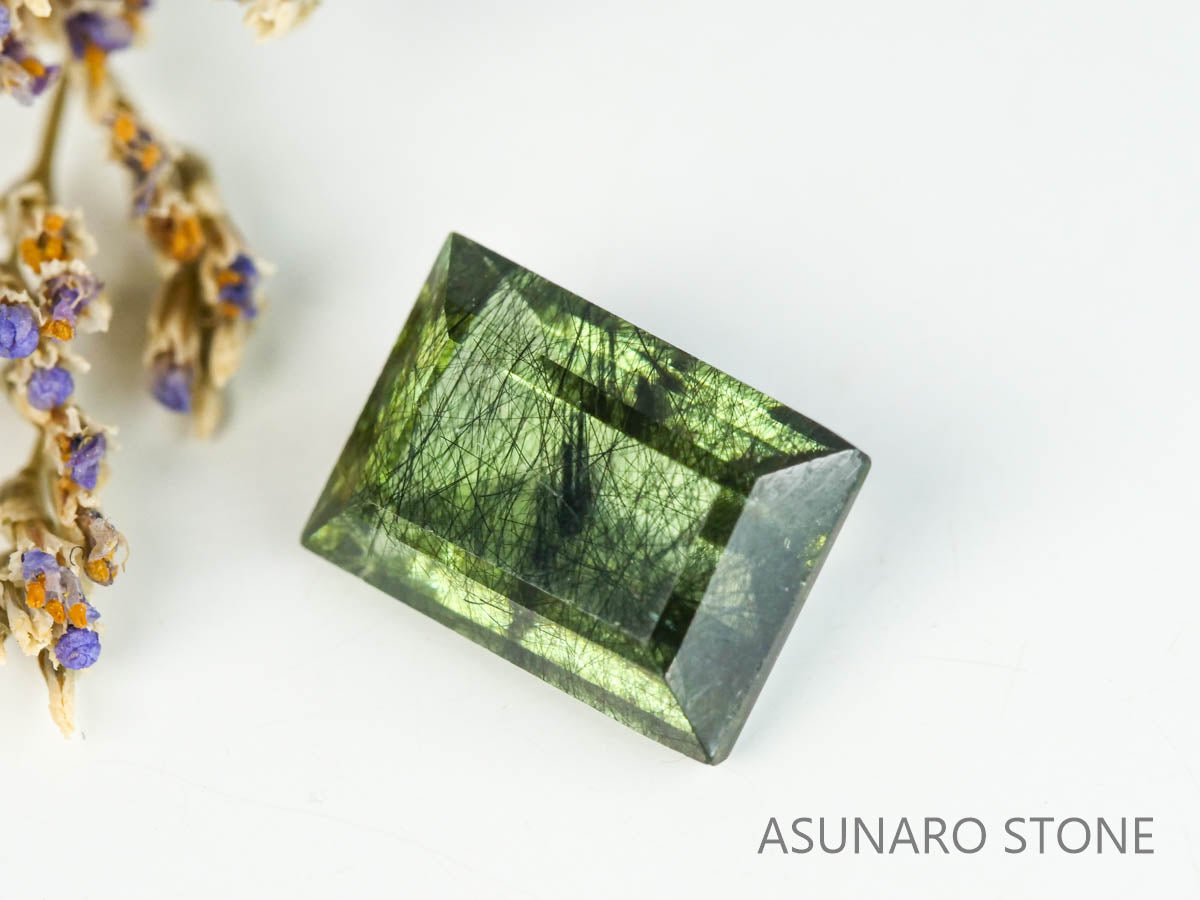 ルドウィジャイトインペリドット（ルチルペリドット）　スクエアカット　パキスタン産   1.90ct【221226-1343】