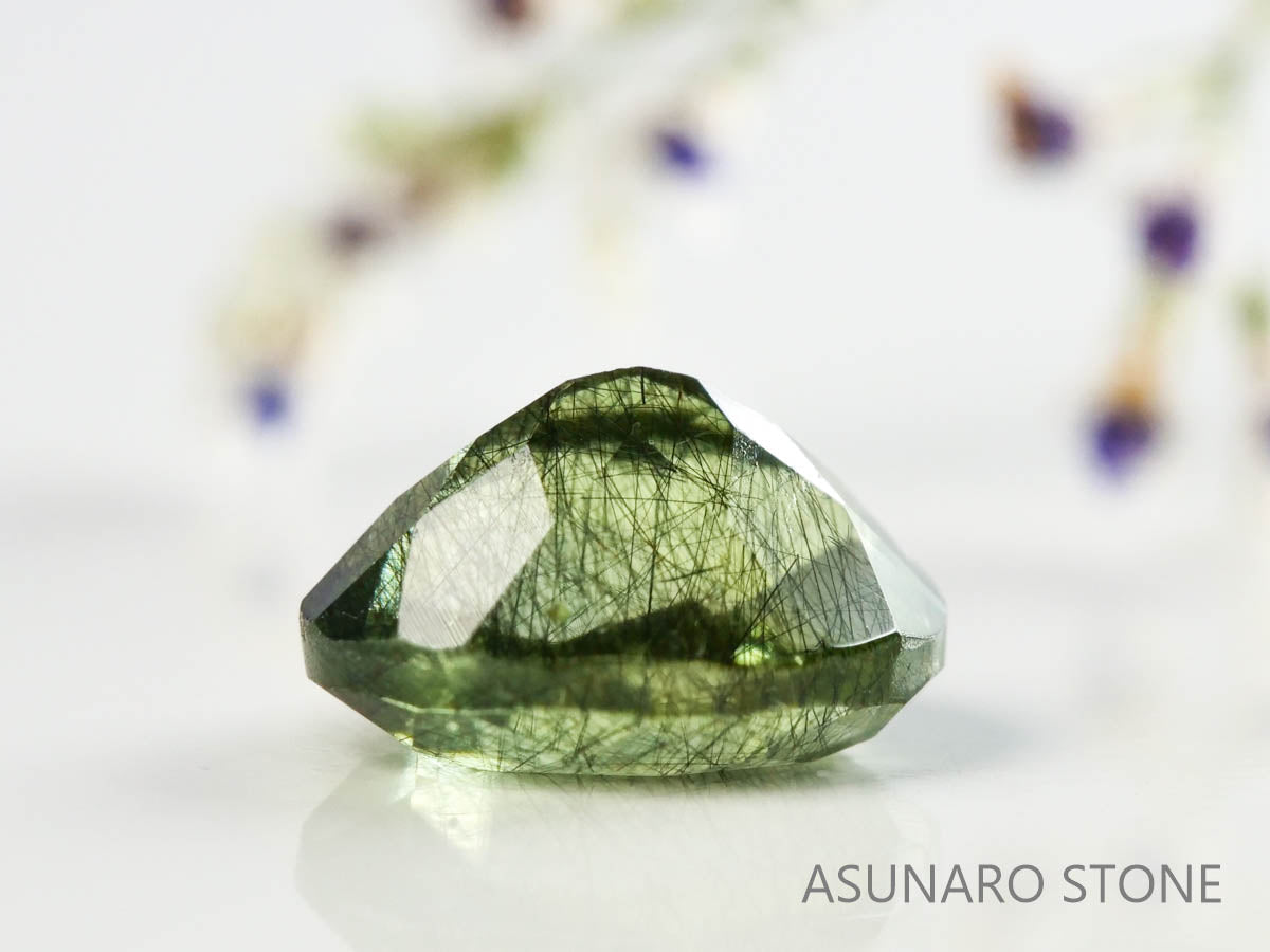 ルドウィジャイトインペリドット（ルチルペリドット）オーバルカット　パキスタン産   1.18ct【221226-1345】