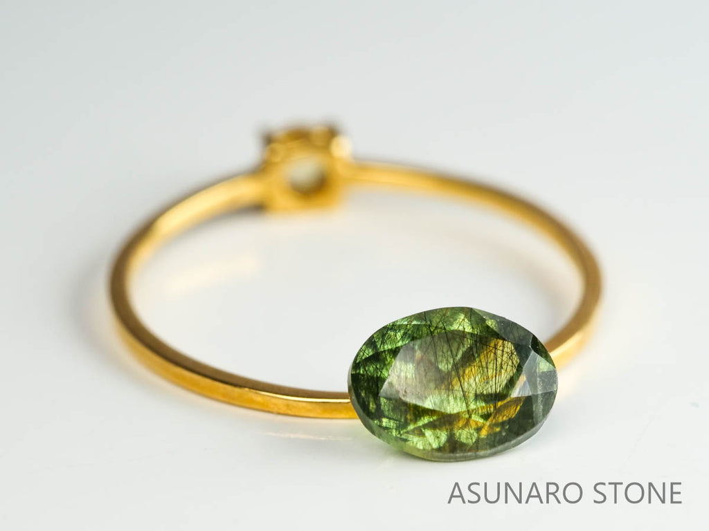 ルドウィジャイトインペリドット（ルチルペリドット）オーバルカット　パキスタン産   1.18ct【221226-1345】