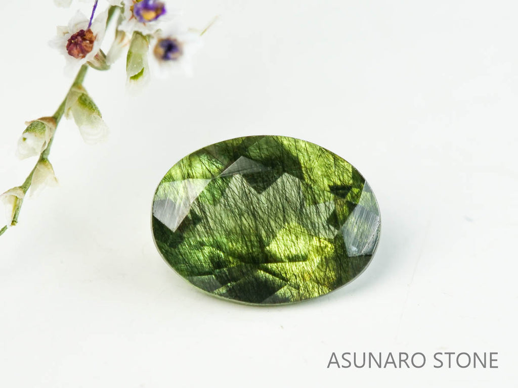 ルドウィジャイトインペリドット（ルチルペリドット）オーバルカット　パキスタン産   0.91ct【221226-1346】