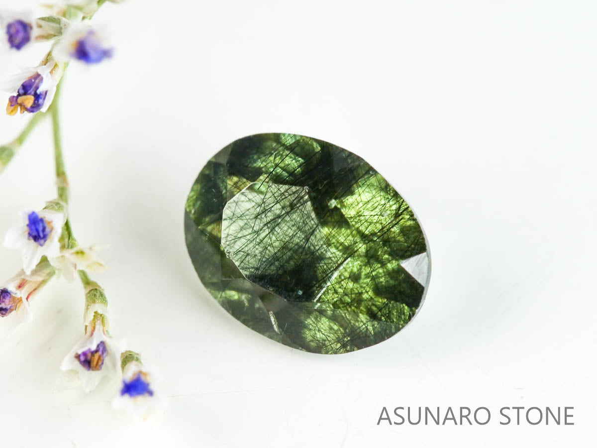 ルドウィジャイトインペリドット（ルチルペリドット）オーバルカット　パキスタン産   1.41ct【221226-1347】