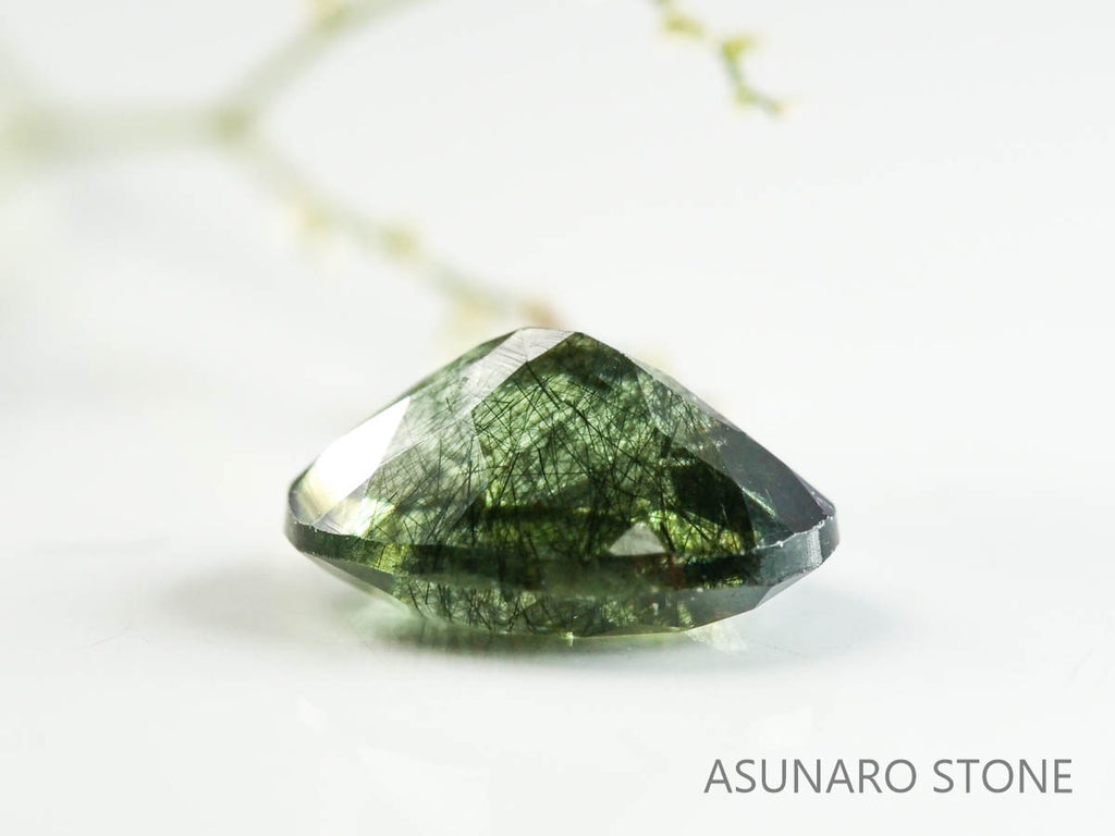 ルドウィジャイトインペリドット（ルチルペリドット）オーバルカット　パキスタン産   1.41ct【221226-1347】