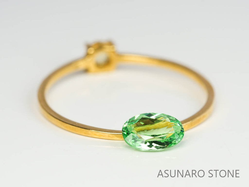 UVミントガーネット　タンザニア産　オーバルカット　0.46ct　【220301-1373】