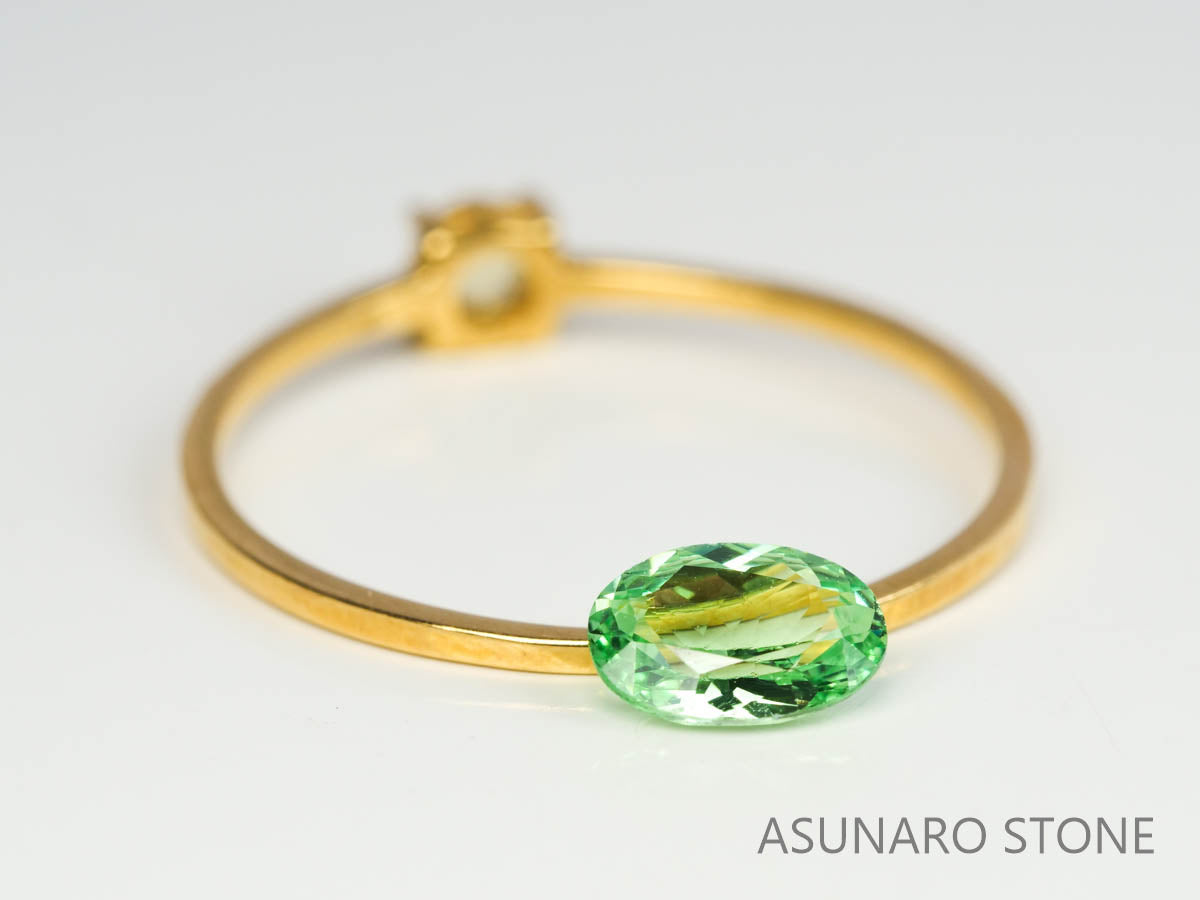 UVミントガーネット　タンザニア産　オーバルカット　0.46ct　【220301-1373】