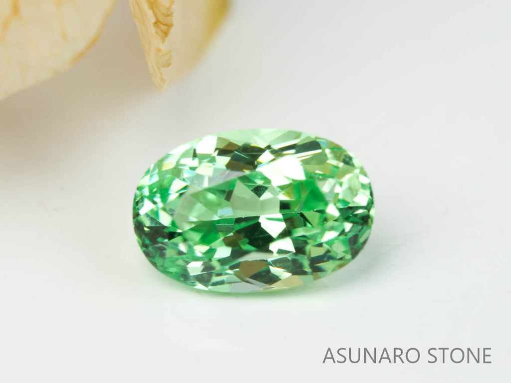 UVミントガーネット　タンザニア産　オーバルカット　0.60ct　【220301-1374】