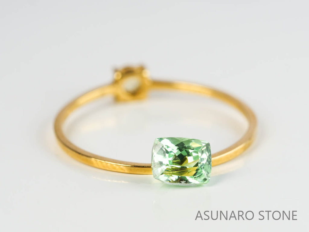 UVミントガーネット　タンザニア産　クッションカット　0.64ct　【220301-1379】