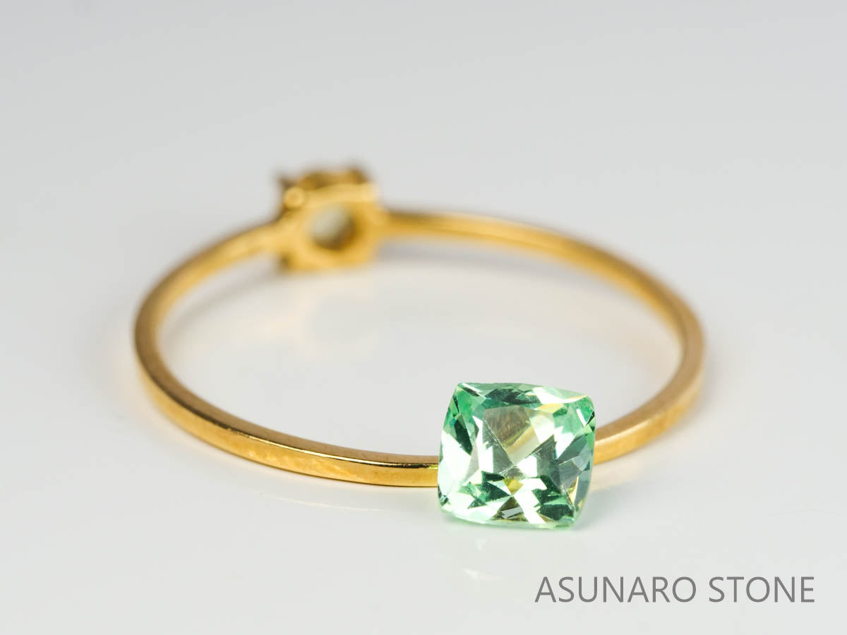 UVミントガーネット　タンザニア産　クッションカット　0.54ct　【220301-1380】