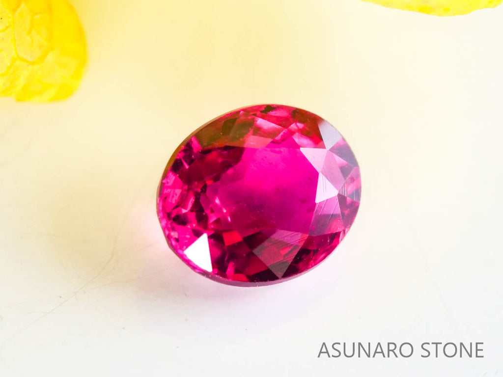 ピジョンブラッドルビー　オーバルカット　 タイ産　0.27ct　鑑別書付き  【230203-1366】