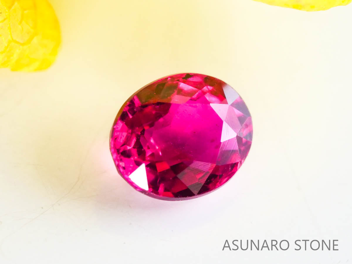 ピジョンブラッドルビー　オーバルカット　 タイ産　0.27ct　鑑別書付き  【230203-1366】