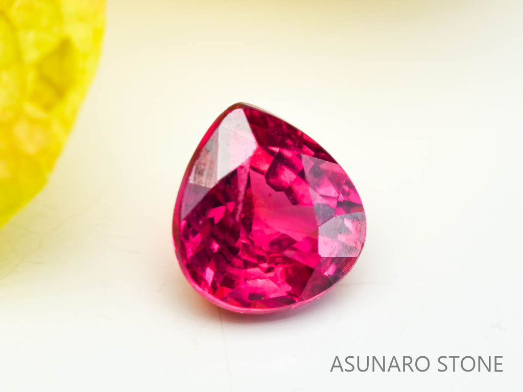 ピジョンブラッドルビー　ペアシェイプ　 タイ産　0.31ct　鑑別書付き  【230203-1367】