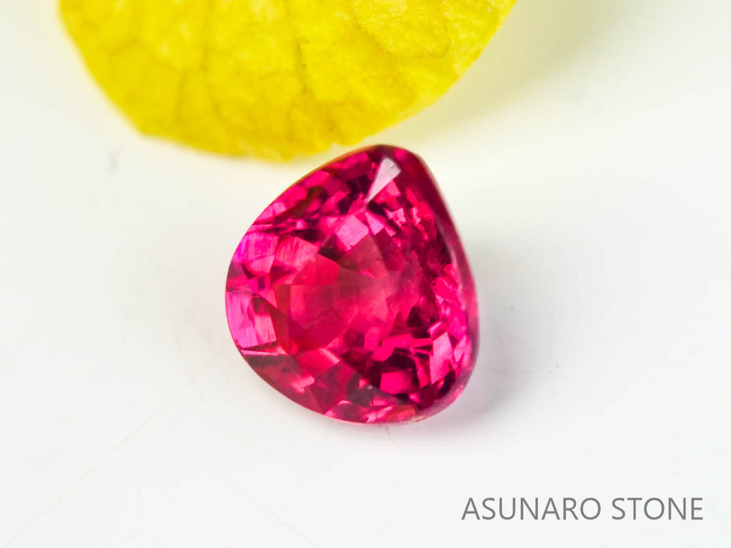 ピジョンブラッドルビー　ペアシェイプ　 タイ産　0.31ct　鑑別書付き  【230203-1367】