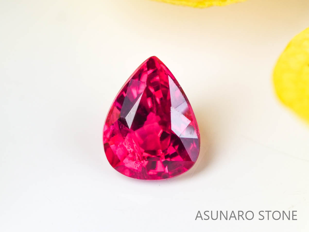 ピジョンブラッドルビー　ペアシェイプ　 タイ産　0.25ct　鑑別書付き  【230203-1368】