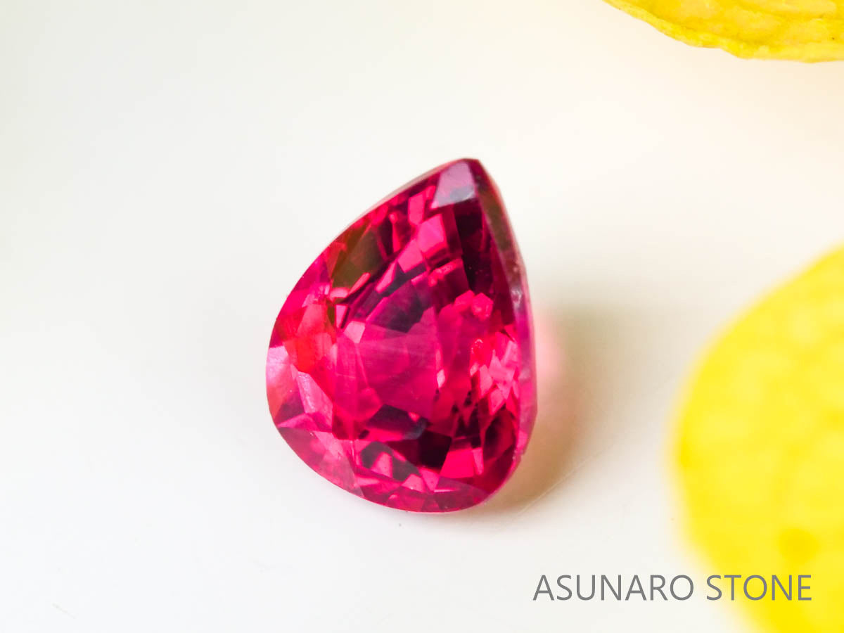 ピジョンブラッドルビー　ペアシェイプ　 タイ産　0.25ct　鑑別書付き  【230203-1368】