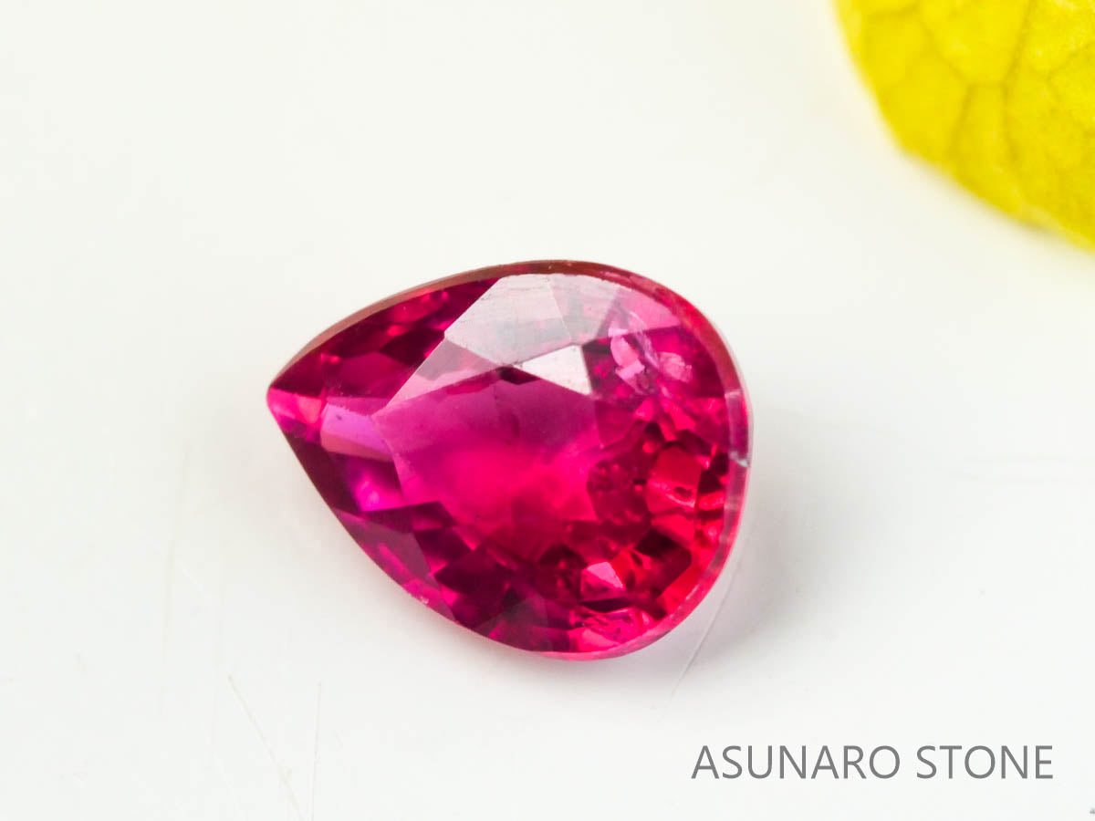 ピジョンブラッドルビー　ペアシェイプ　 タイ産　0.21ct　鑑別書付き  【230203-1369】