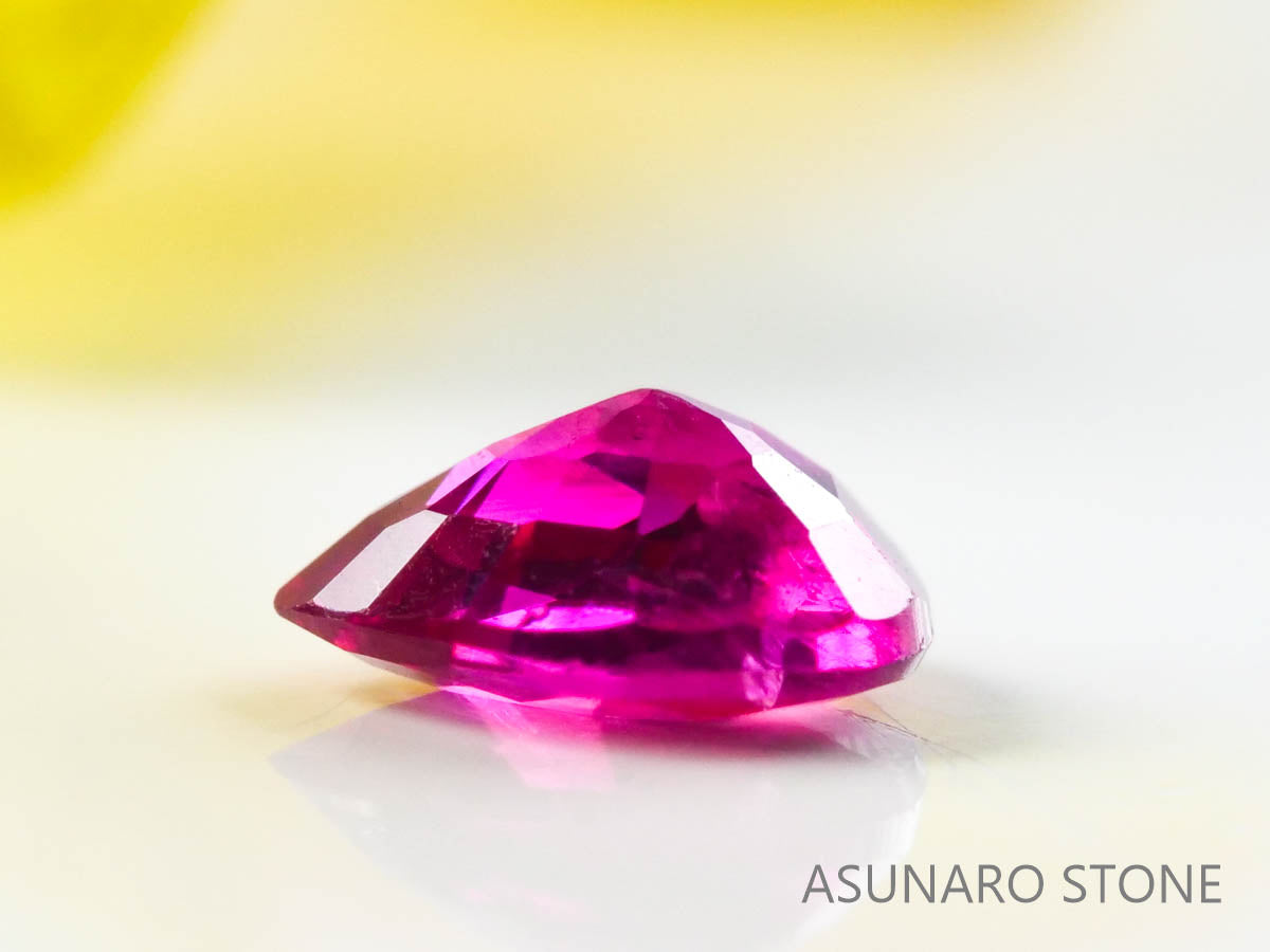 ピジョンブラッドルビー　ペアシェイプ　 タイ産　0.21ct　鑑別書付き  【230203-1369】