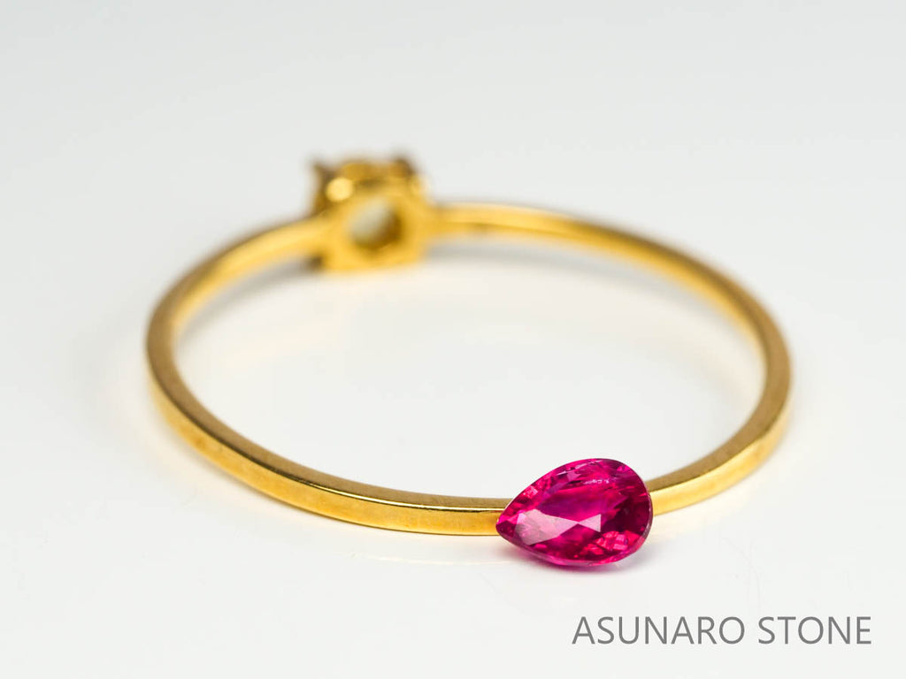 ピジョンブラッドルビー　ペアシェイプ　 タイ産　0.21ct　鑑別書付き  【230203-1369】