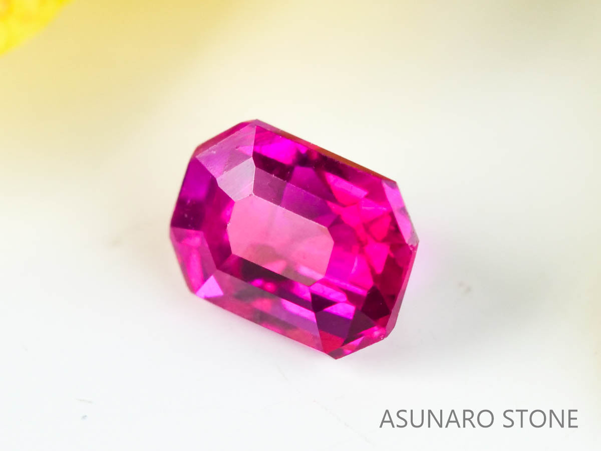 ピジョンブラッドルビー　エメラルドカット　 タイ産　0.32ct　鑑別書付き  【230203-1370】