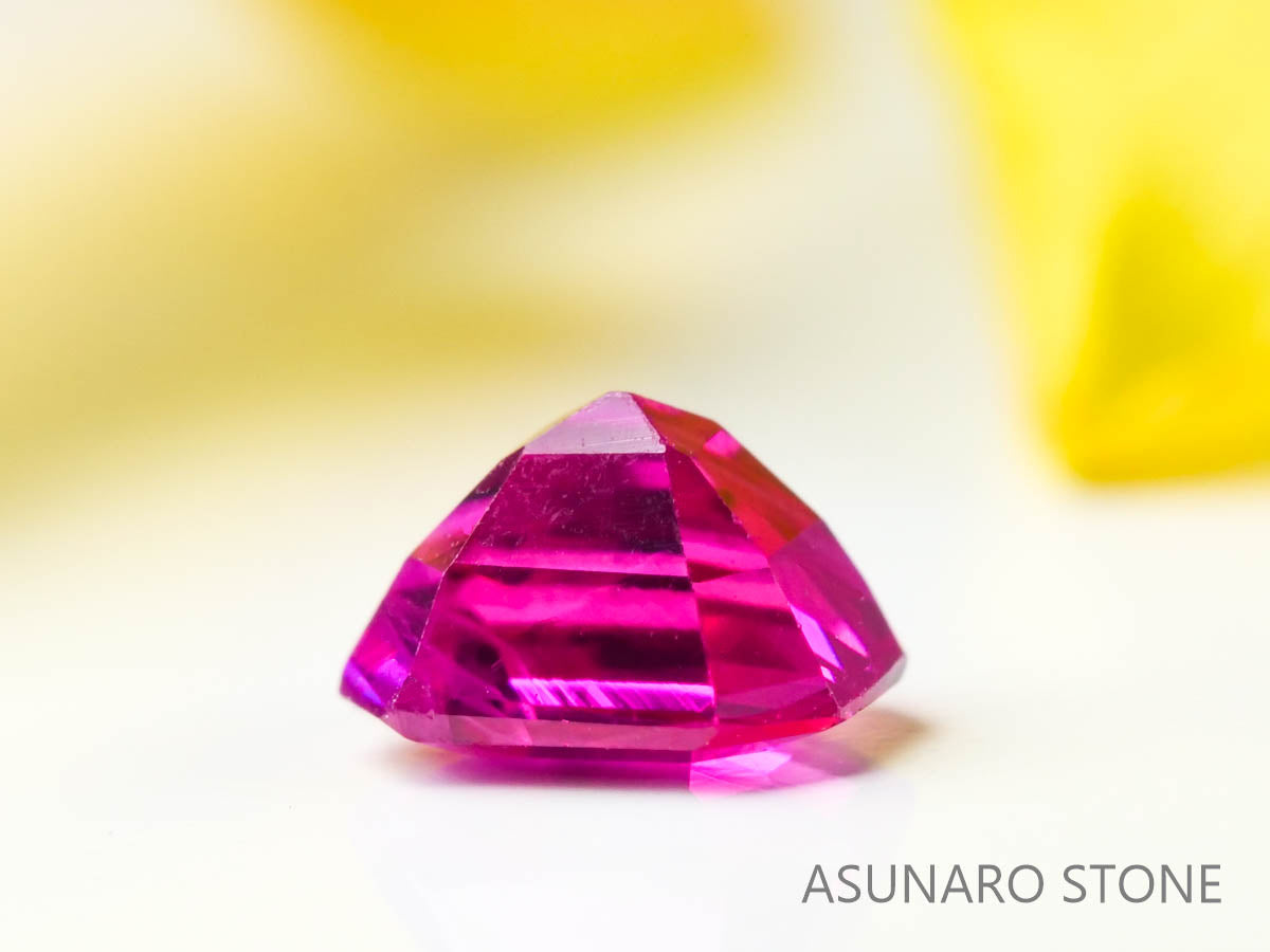 ピジョンブラッドルビー　エメラルドカット　 タイ産　0.32ct　鑑別書付き  【230203-1370】